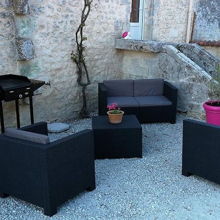 Maison Charentaise A La Campagne Becheresse Exteriér fotografie